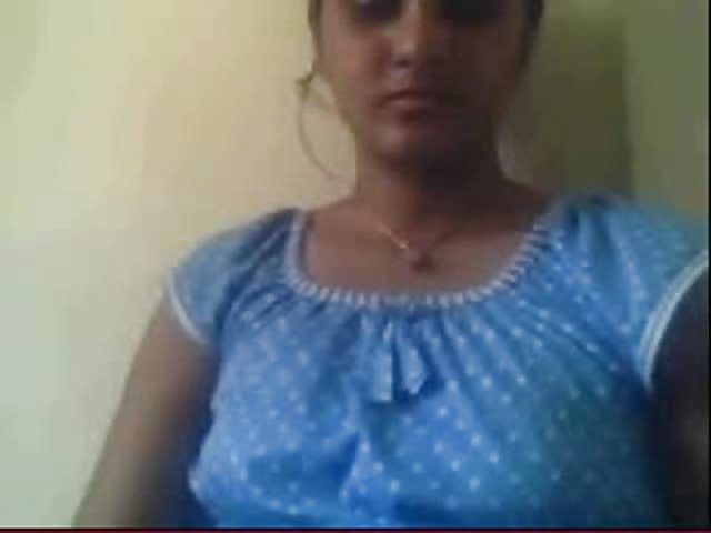 Una casalinga mostra le tette via webcam
